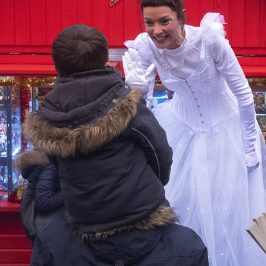 Check à Nantes avec une ballerine sur échasses