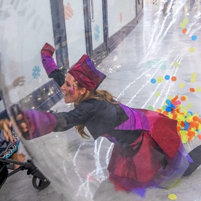 Danseuse colorée en bulle