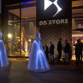 Les Welcome, artistes sur échasses, en Bretagne